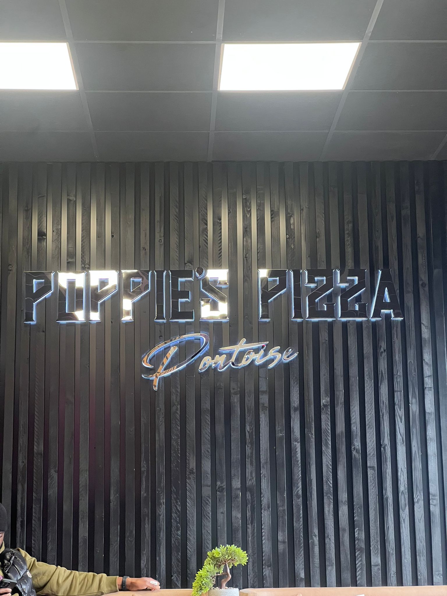 Enseigne métallique